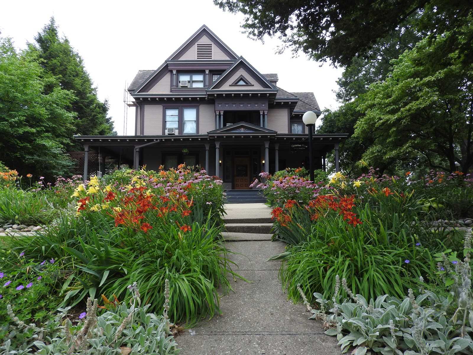 The Champaign Garden Inn