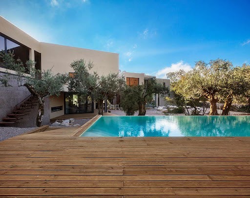 Cooking and Nature Emotional Hotel