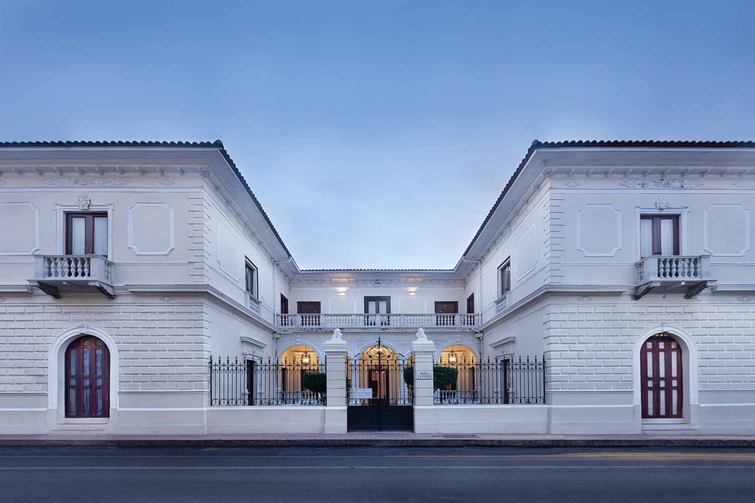 La Perla Hotel