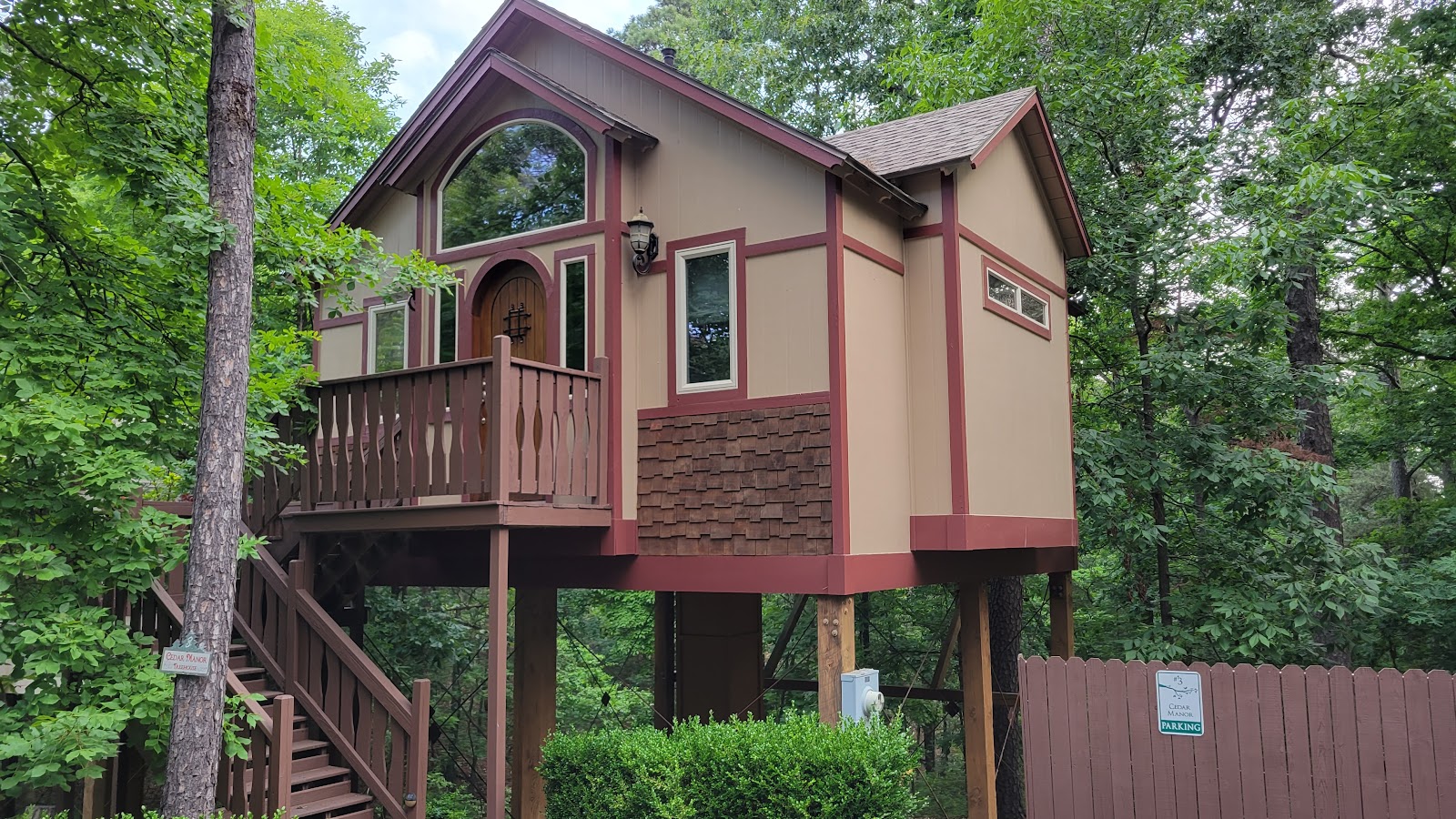 The Grand Treehouse Resort