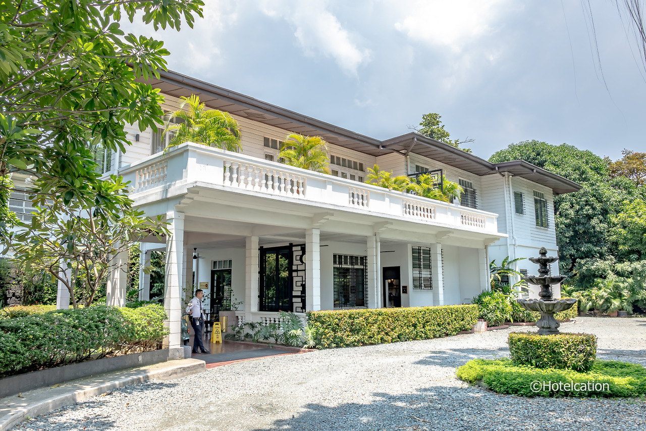 The Henry Hotel Manila