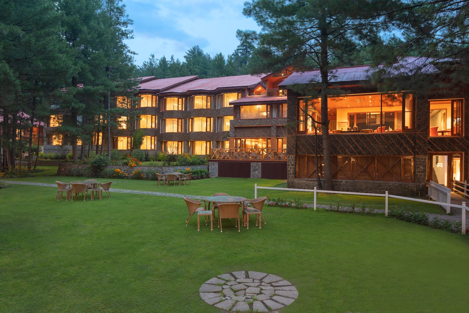 WelcomHotel Pine-n-Peak, Pahalgam