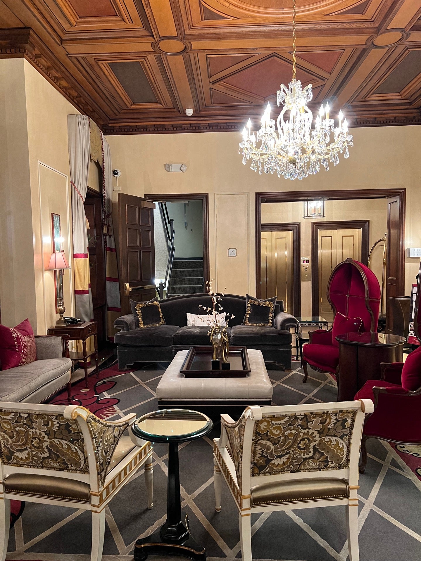 The Raphael Hotel, Autograph Collection